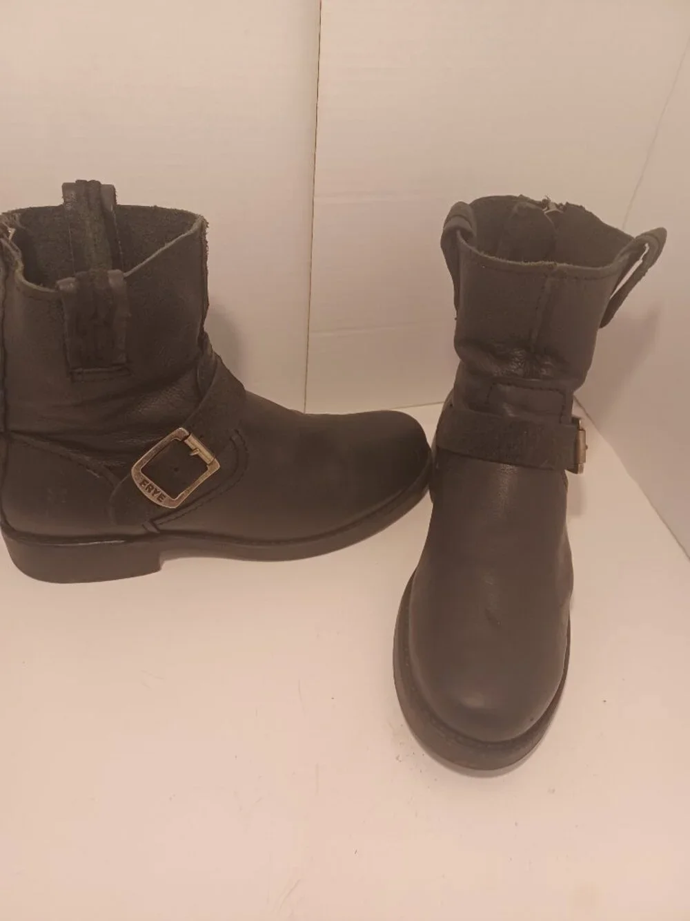 FRYE BLACK LEATHER ANKLE BOOT SIZE 7.5b
